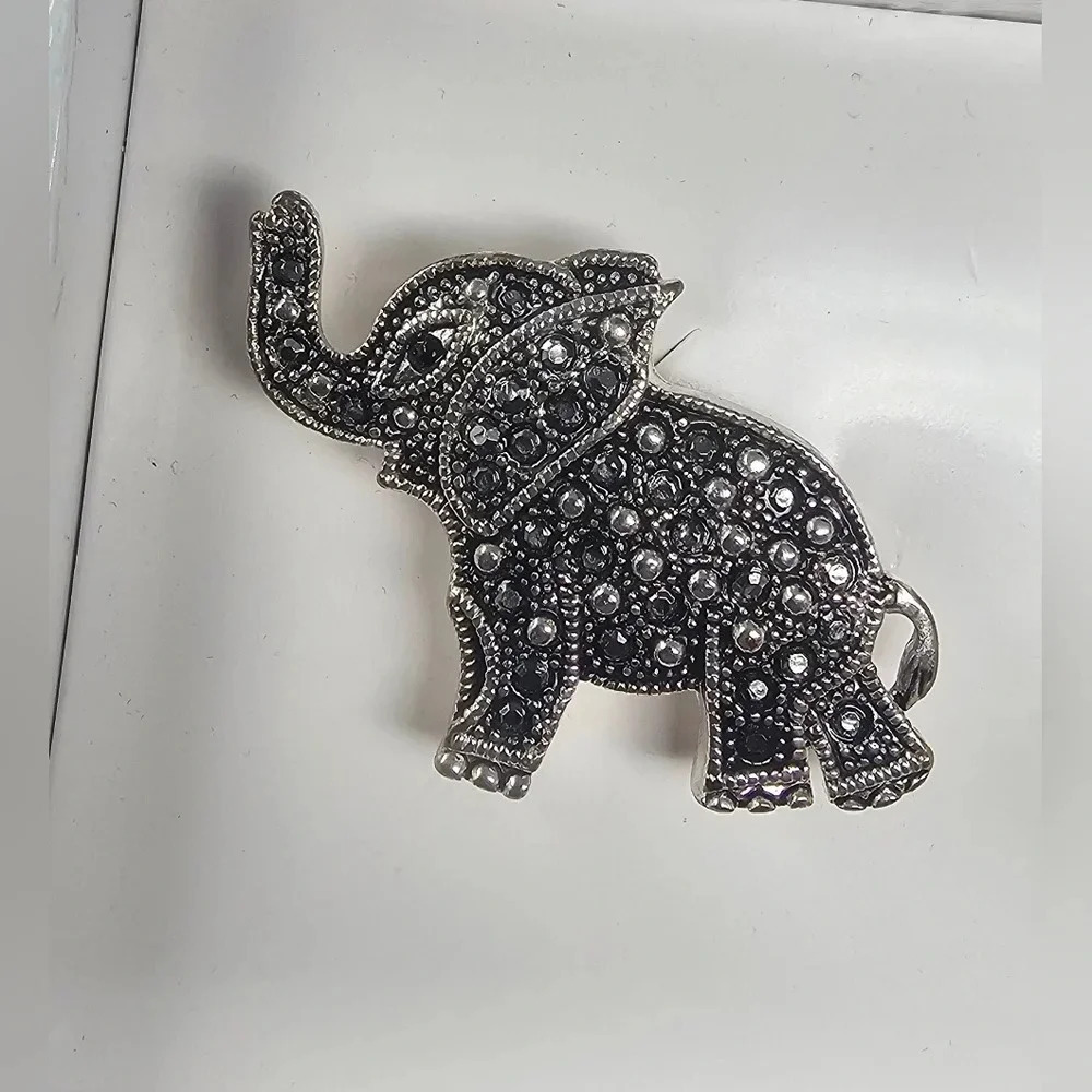 Elephant Brooch Pin Rhinestones Silver Tone - Picture 2 of 5